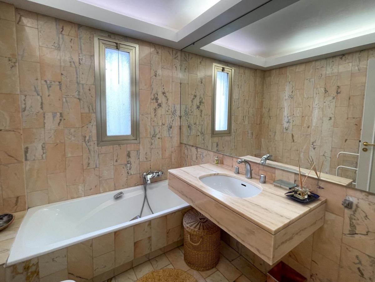 2 Bedroom Apartment With Parking 3 Mins From La Croisette Beach Канны Экстерьер фото